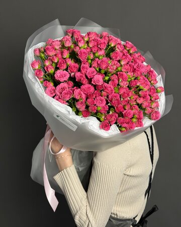 Букет 35 ярких кустовых роз (50 см)